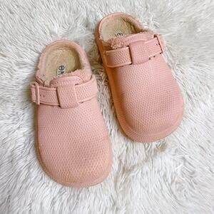 MAGELLAN • Light Pink Sherpa Lined Slip On Mules Clogs